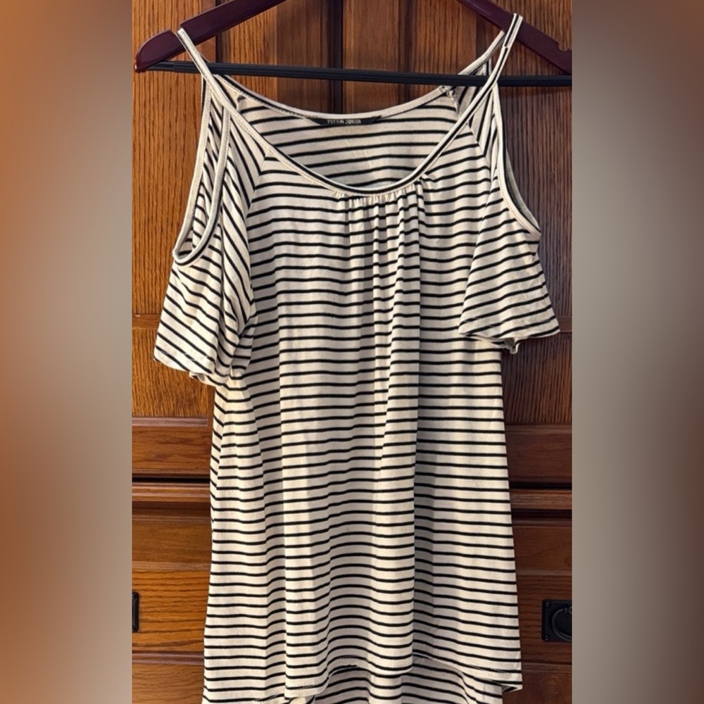 Peyton Jensen Evereve Chic Striped Cold Shoulder Flutter Sleeve Top Boho Summer